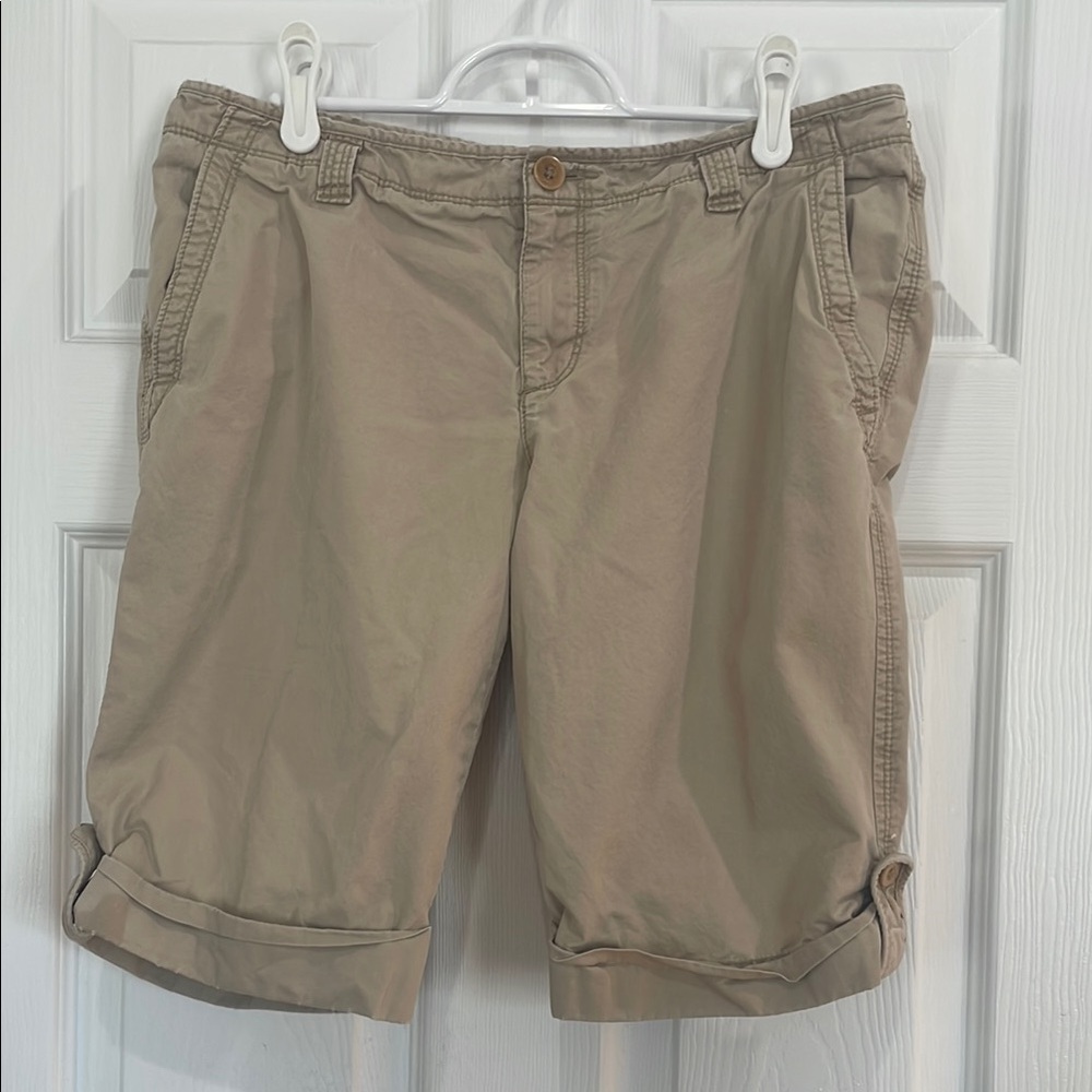 Y2K low rise Tan Casual Bermuda Shorts 100% cotton khaki cuffs women’s size 8